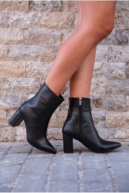 Kadın Kısa Topuklu Sivri Bot Kona 