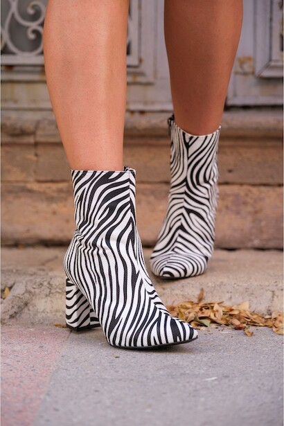 Kadın Kısa Topuklu Sivri Bot Kona  Zebra 4