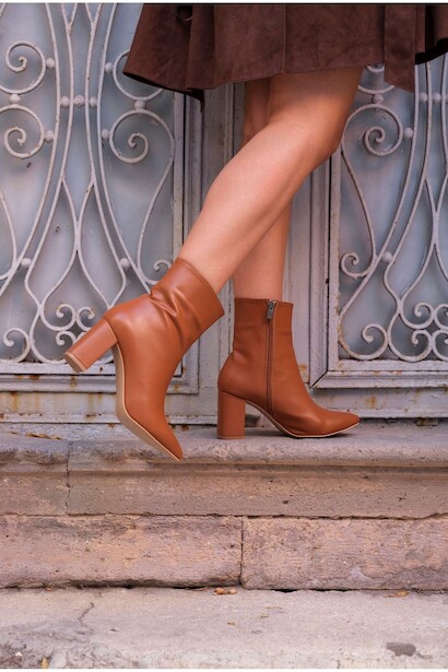 Kadın Kısa Topuklu Sivri Bot Kona  Taba Cilt 4