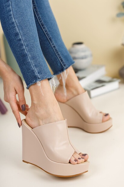 Kadın Dolgu Topuklu Parmak Arası Terlik Baleon 