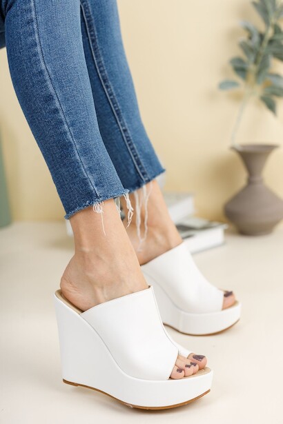 Kadın Dolgu Topuklu Parmak Arası Terlik Baleon 