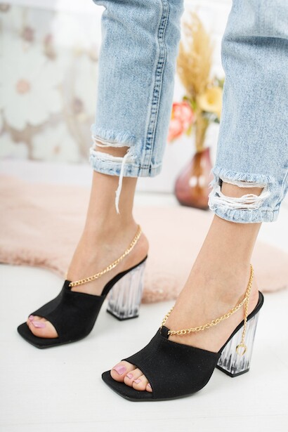 Kadın Zincir Detaylı Şeffaf Topuklu Terlik Clevna 