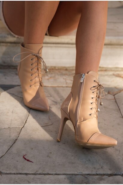 Kadın Sivri Burun Bağcıklı Bot Carla  Nude Cilt 4