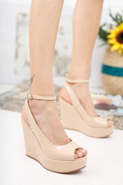 Kadın Arka Açık Baret Dolgu Topuklu Ayakkabı Queen 