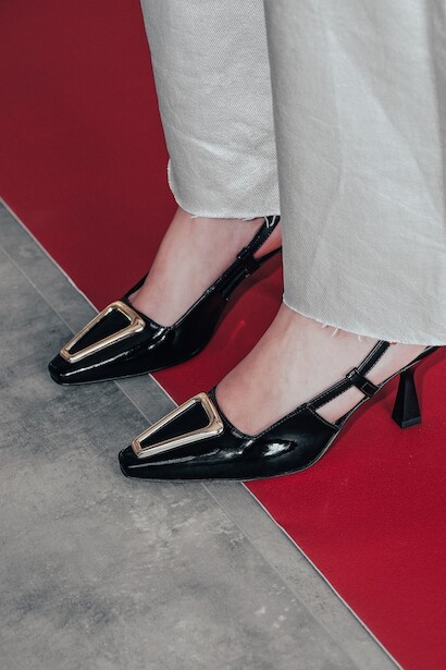 Kadın Tasarım Büyük Toka Detay Kadın Orta Topuklu Ayakkabı Pira