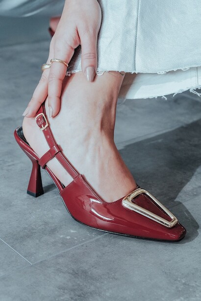 Kadın Tasarım Büyük Toka Detay Kadın Orta Topuklu Ayakkabı Pira