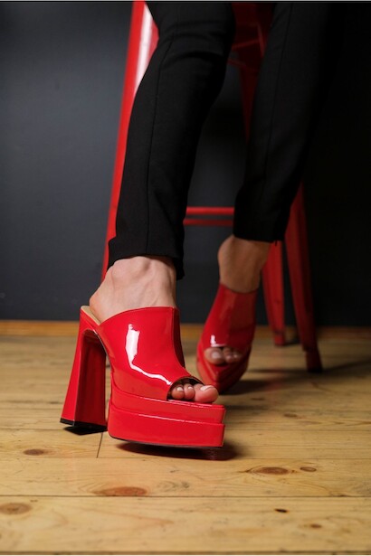 Kadın Çift Platform Tasarım Burnu Kapalı Yüksek Topuklu Terlik Farah