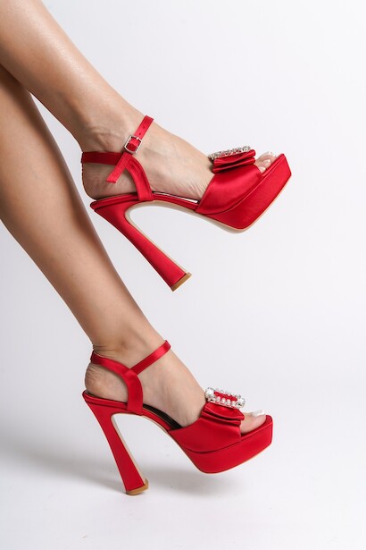 Kadın Özel Tasarım Taşlı Tokalı Alçak Topuklu Platform Ayakkabı Camila Kırmızı Saten  4