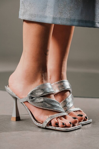 Gümüş Yılanlı Kadın Topuklu Terlik Ronil 