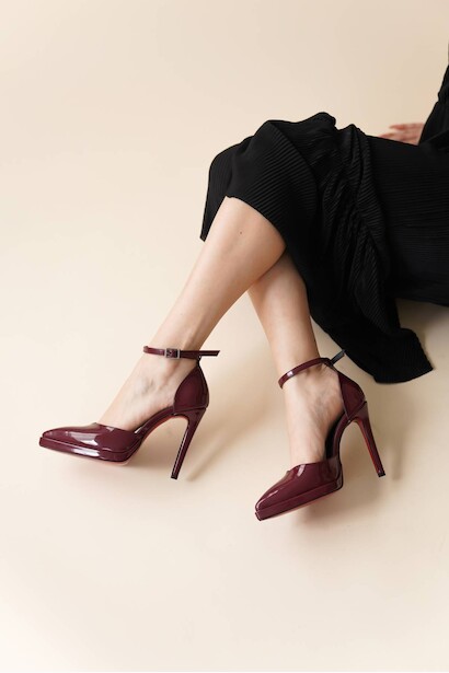 Kadın Baretli Sivri Burun Topuklu Ayakkabı Minora 