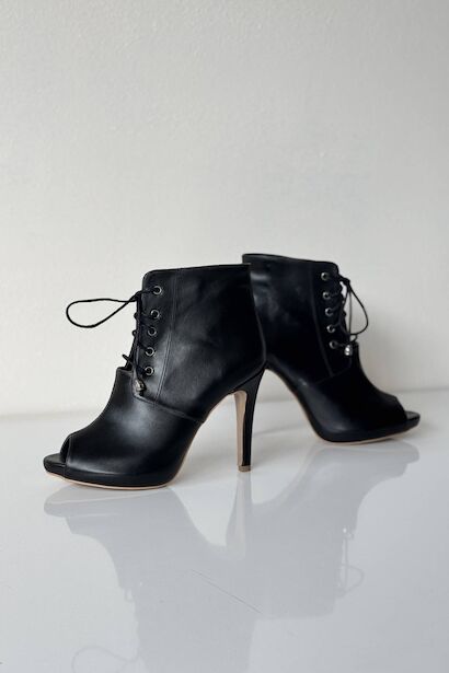 Siyah Cilt Bağcıklı Boti 