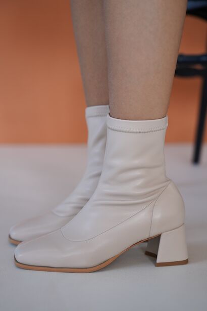 Kadın Fermuarlı Esnek Kısa Topuklu Bot Goya  Bej