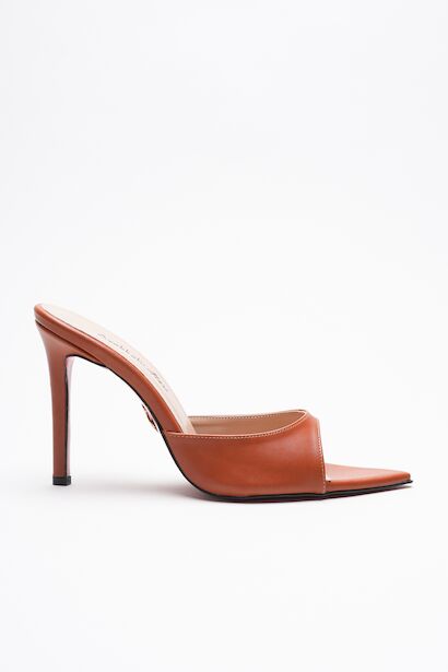 Kadın Sivri Burun İnce Topuklu Terlik Sona  Taba Cilt